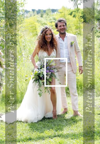 Kraggenburg 22 juni 2019
Katja Schuurman en haar kersverse man Freek v Noortwijk zijn getrouwd en posseren uitgebreid voor de pers op landgoed Netl , de wildste tuin.