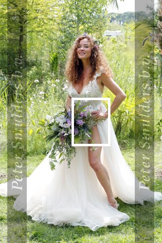 Kraggenburg 22 juni 2019
Katja Schuurman en haar kersverse man Freek v Noortwijk zijn getrouwd en posseren uitgebreid voor de pers op landgoed Netl , de wildste tuin.