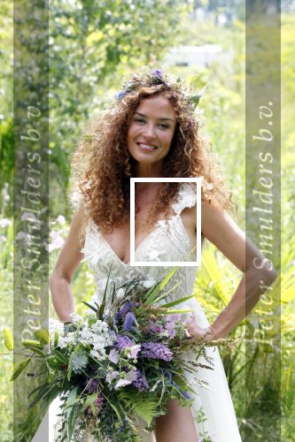 Kraggenburg 22 juni 2019
Katja Schuurman en haar kersverse man Freek v Noortwijk zijn getrouwd en posseren uitgebreid voor de pers op landgoed Netl , de wildste tuin.