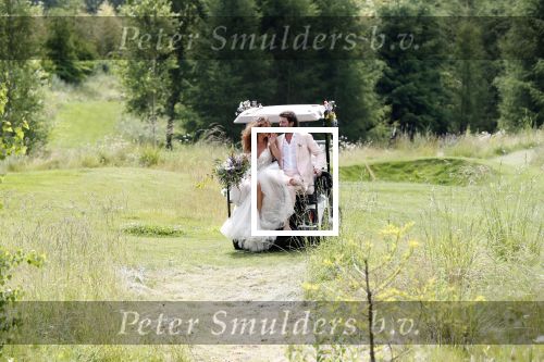 Kraggenburg 22 juni 2019
Katja Schuurman en haar kersverse man Freek v Noortwijk zijn getrouwd en posseren uitgebreid voor de pers op landgoed Netl , de wildste tuin.