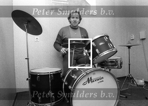 Heerhugowaard, 4 Februari 1985
Koos Alberts met zijn gezin voor en in hun nieuwe huis
Joke Krommenhoek Christa Krommenhoek en Dave Krommenhoek