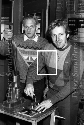 Heerhugowaard, 4 Februari 1985
Koos Alberts met zijn gezin voor en in hun nieuwe huis
Joke Krommenhoek Christa Krommenhoek en Dave Krommenhoek