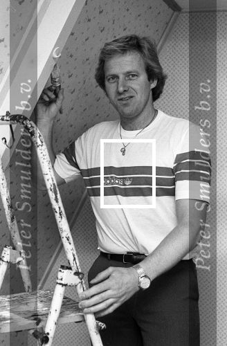 Heerhugowaard, 4 Februari 1985
Koos Alberts met zijn gezin voor en in hun nieuwe huis
Joke Krommenhoek Christa Krommenhoek en Dave Krommenhoek