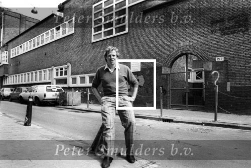 Amsterdam, 14 Mei 1985 Koos Alberts in zijn oude vertrouwde Jordaan
O.a. Cafe Arie, zijn woonhuis, de grachten, en de Openbare School voor Voorbereidend Onderwijs
