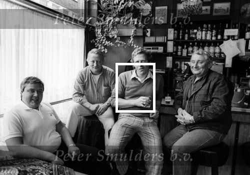 Amsterdam, 14 Mei 1985 Koos Alberts in zijn oude vertrouwde Jordaan
O.a. Cafe Arie, zijn woonhuis, de grachten, en de Openbare School voor Voorbereidend Onderwijs