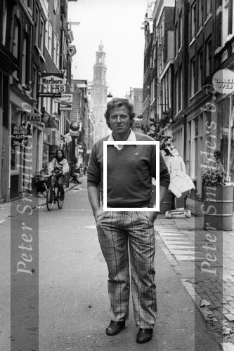 Amsterdam, 14 Mei 1985 Koos Alberts in zijn oude vertrouwde Jordaan
O.a. Cafe Arie, zijn woonhuis, de grachten, en de Openbare School voor Voorbereidend Onderwijs