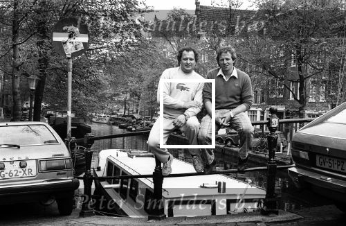 Amsterdam, 14 Mei 1985 Koos Alberts in zijn oude vertrouwde Jordaan
O.a. Cafe Arie, zijn woonhuis, de grachten, en de Openbare School voor Voorbereidend Onderwijs