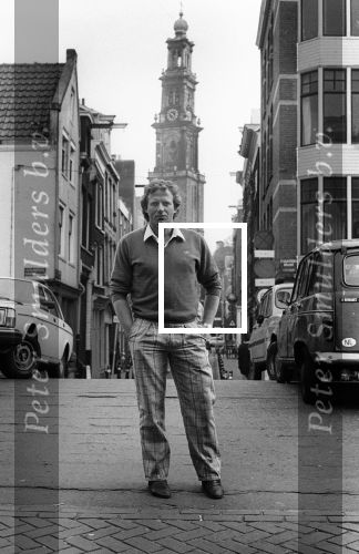 Amsterdam, 14 Mei 1985 Koos Alberts in zijn oude vertrouwde Jordaan
O.a. Cafe Arie, zijn woonhuis, de grachten, en de Openbare School voor Voorbereidend Onderwijs