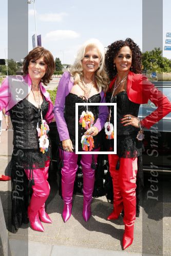 Best 30 juni 2019
Fandag van LUV ( Marga Scheide Jose Hoebee en Chimene v Oosterhout) bij restaurant Quattre Bras in Best.