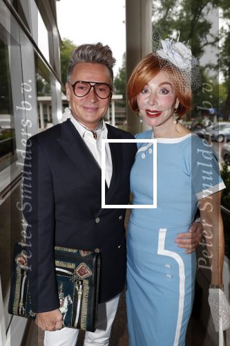 Amsterdam 12 juni 2019
Haringparty bij het Hilton hotel. marijke Helwegen met een kennis