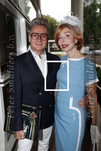 Amsterdam 12 juni 2019
Haringparty bij het Hilton hotel. marijke Helwegen met een kennis