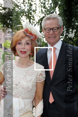 Haarzuilen, 19 Juni 2019
Haringparty Kasteel Haarzuilen
Marijke Helwegen met haar man