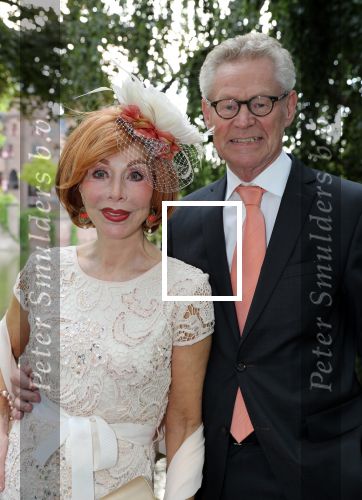 Haarzuilen, 19 Juni 2019
Haringparty Kasteel Haarzuilen
Marijke Helwegen met haar man