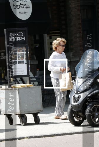 Amsterdam 18 juni 2019
Neelie Kroes doet op de fiets boodschappen in Amsterdam zuid.