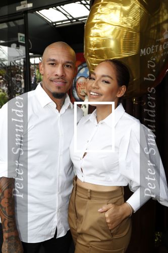 Amsterdam 6 juni 2019
Talkies terras awards bij de Harbour club . Nigel de Jong met zijn vrouw Winonah
