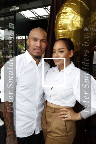 Amsterdam 6 juni 2019
Talkies terras awards bij de Harbour club . Nigel de Jong met zijn vrouw Winonah