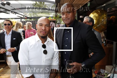 Amsterdam 6 juni 2019
Talkies terras awards bij de Harbour club . Nigel de Jong en Winston Bogarde