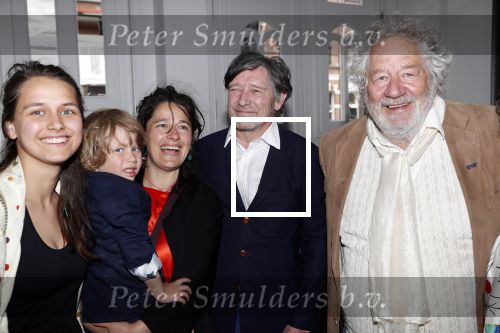 Amsterdam 1 juli 2019
Uitreiking van de Johan Kaart Prijs aan Pierre Bokma in het deLamar theater. Pierre met zijn vrouw Hendriekje v Houweninge kinderen en schoonouders Chiem v Houweninge met zijn vrouw Maria