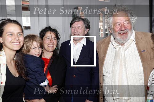 Amsterdam 1 juli 2019
Uitreiking van de Johan Kaart Prijs aan Pierre Bokma in het deLamar theater. Pierre met zijn vrouw Hendriekje v Houweninge kinderen en schoonouders Chiem v Houweninge met zijn vrouw Maria