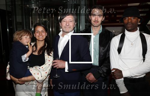 Amsterdam 1 juli 2019
Uitreiking van de Johan Kaart Prijs aan Pierre Bokma in het deLamar theater. Pierre met zijn kinderen