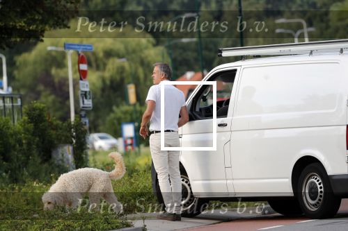 Loenen 24 juni 2019
Pieter van Beukering ( man van Yvon Jaspers) laat hond uit en vertrekt daarna op electrische fiets naar zijn werk.