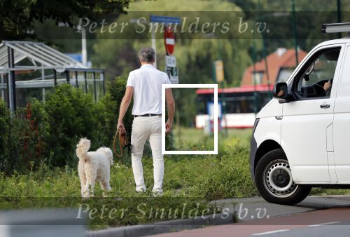 Loenen 24 juni 2019
Pieter van Beukering ( man van Yvon Jaspers) laat hond uit en vertrekt daarna op electrische fiets naar zijn werk.