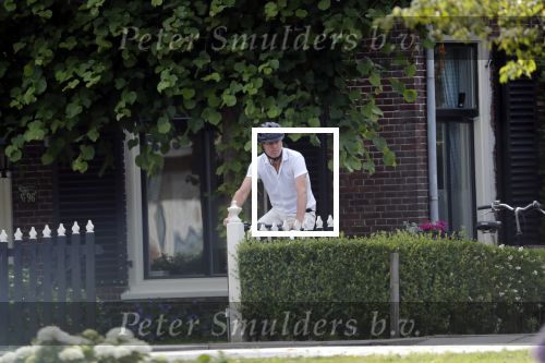 Loenen 24 juni 2019
Pieter van Beukering ( man van Yvon Jaspers) laat hond uit en vertrekt daarna op electrische fiets naar zijn werk.