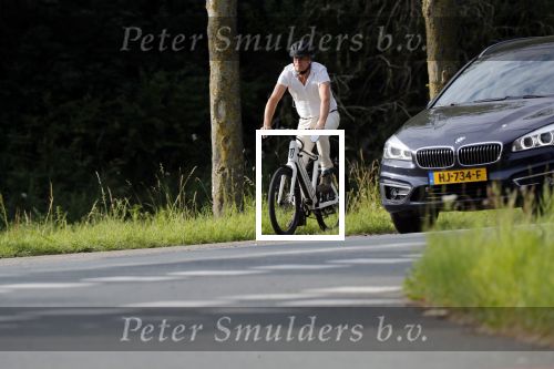 Loenen 24 juni 2019
Pieter van Beukering ( man van Yvon Jaspers) laat hond uit en vertrekt daarna op electrische fiets naar zijn werk.