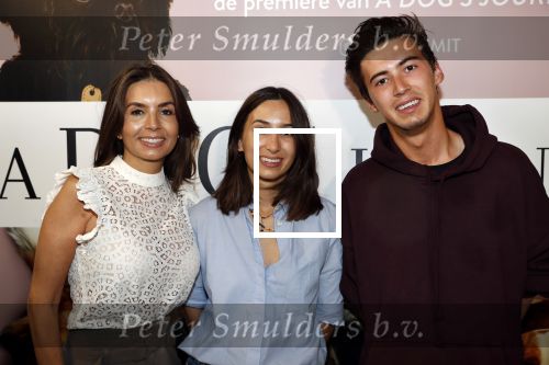 Amsterdam 12 juni 2019
Premiere a dogs Journey by Lucky Smit.
Bas Smit Anouk Smulders en Rosanna Kluivert zijn aanwezig met hun honden. Ros net Nino en Demi Wilkes
