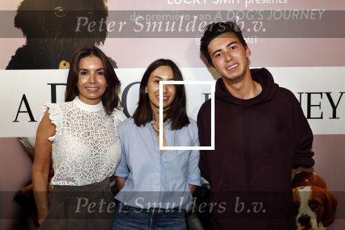 Amsterdam 12 juni 2019
Premiere a dogs Journey by Lucky Smit.
Bas Smit Anouk Smulders en Rosanna Kluivert zijn aanwezig met hun honden.
