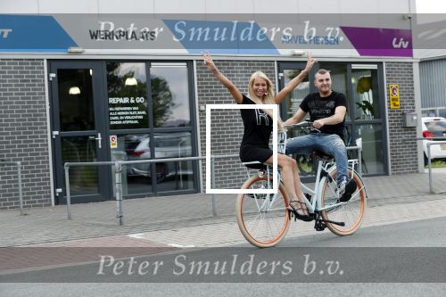 Buren 20 juni 2019
Barbie Samantha de Jong met haar vriend Maron Hill kopen nieuwe fietsen bij Arvel