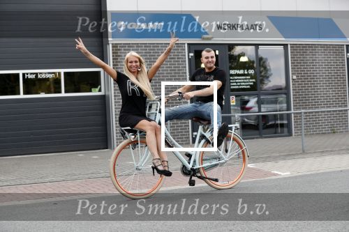 Buren 20 juni 2019
Barbie Samantha de Jong met haar vriend Maron Hill kopen nieuwe fietsen bij Arvel