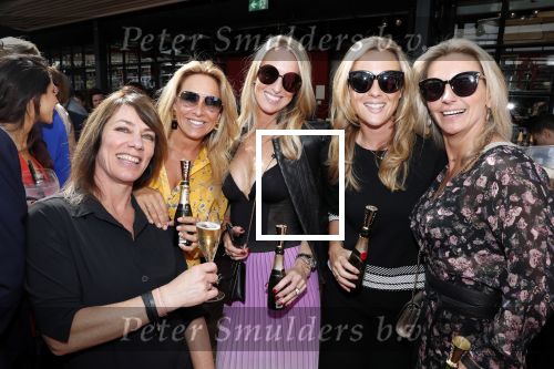Amsterdam 6 juni 2019
Talkies terras awards bij de Harbour club . Selena Visser met vriendinnen