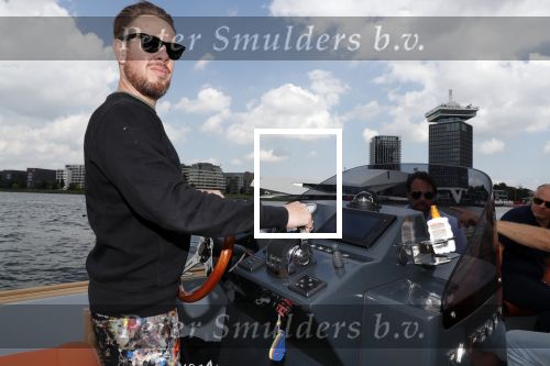 Amsterdam 14 juni 2019
Event Jaguar en Rapsody boten met kunstenaar Selwyn Senatori.
Aanwezig oa Regi Blinker Jeroen Nieuwenhuize Thomas v d Vlugt en Aldo v Troost.