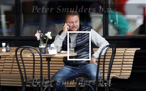 Amsterdam 28 juni 2019
Wesly Bronkhorst bellend op terras.
