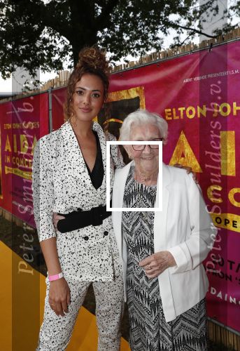 Rosmalen 20 juni 2019
Premiere Aida in het autotron . Zoey Ivory met oma