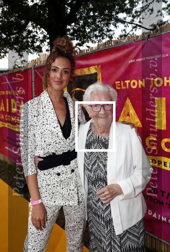 Rosmalen 20 juni 2019
Premiere Aida in het autotron . Zoey Ivory met oma
