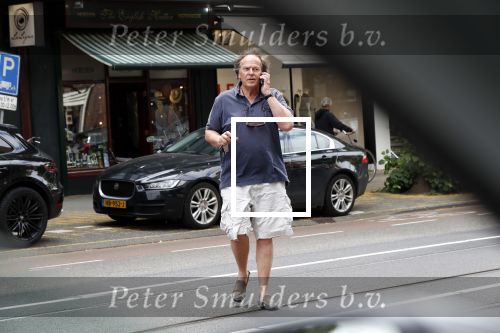 Amsterdam 27 juni 2019
Ivo Niehe gaat geld pinnen in Amsterdam zuid.
