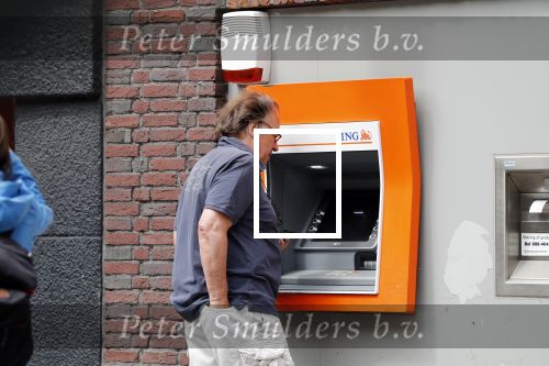 Amsterdam 27 juni 2019
Ivo Niehe gaat geld pinnen in Amsterdam zuid.