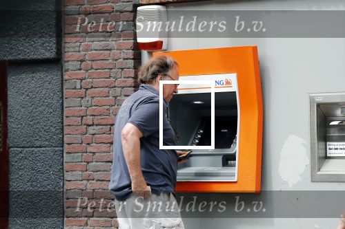 Amsterdam 27 juni 2019
Ivo Niehe gaat geld pinnen in Amsterdam zuid.