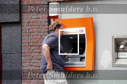 Amsterdam 27 juni 2019
Ivo Niehe gaat geld pinnen in Amsterdam zuid.