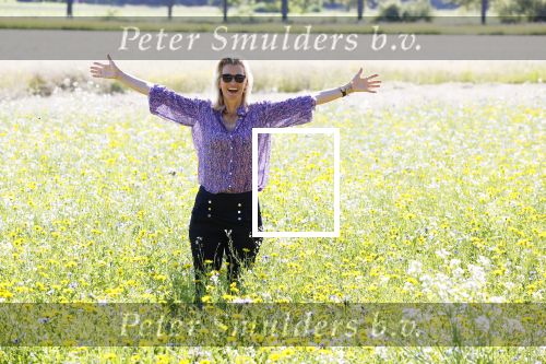 Twente 24 juni 2020
Anouk Smulders in een bloemenveld