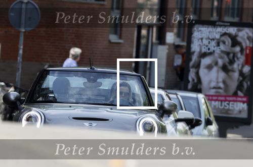 Amsterdam 3 juli 2020
Bridget Maasland in haar mini cooper cabrio