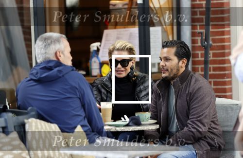 Amsterdam 2 juli 2020
Connie Witteman met haar zoon Marvin Breukhoven en haar vroegere PA Edwin
