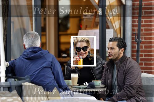 Amsterdam 2 juli 2020
Connie Witteman met haar zoon Marvin Breukhoven en haar vroegere PA Edwin