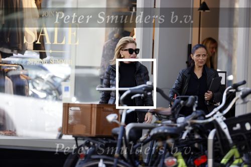 Amsterdam 11 juli 2020
Connie Witteman en Constanza Breukhoven winkelen met de biro