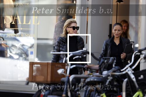 Amsterdam 11 juli 2020
Connie Witteman en Constanza Breukhoven winkelen met de biro