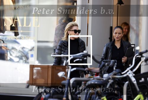 Amsterdam 11 juli 2020
Connie Witteman en Constanza Breukhoven winkelen met de biro