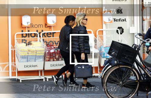 Amsterdam 11 juli 2020
Connie Witteman en Constanza Breukhoven winkelen met de biro