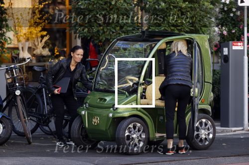 Amsterdam 11 juli 2020
Connie Witteman en Constanza Breukhoven winkelen met de biro